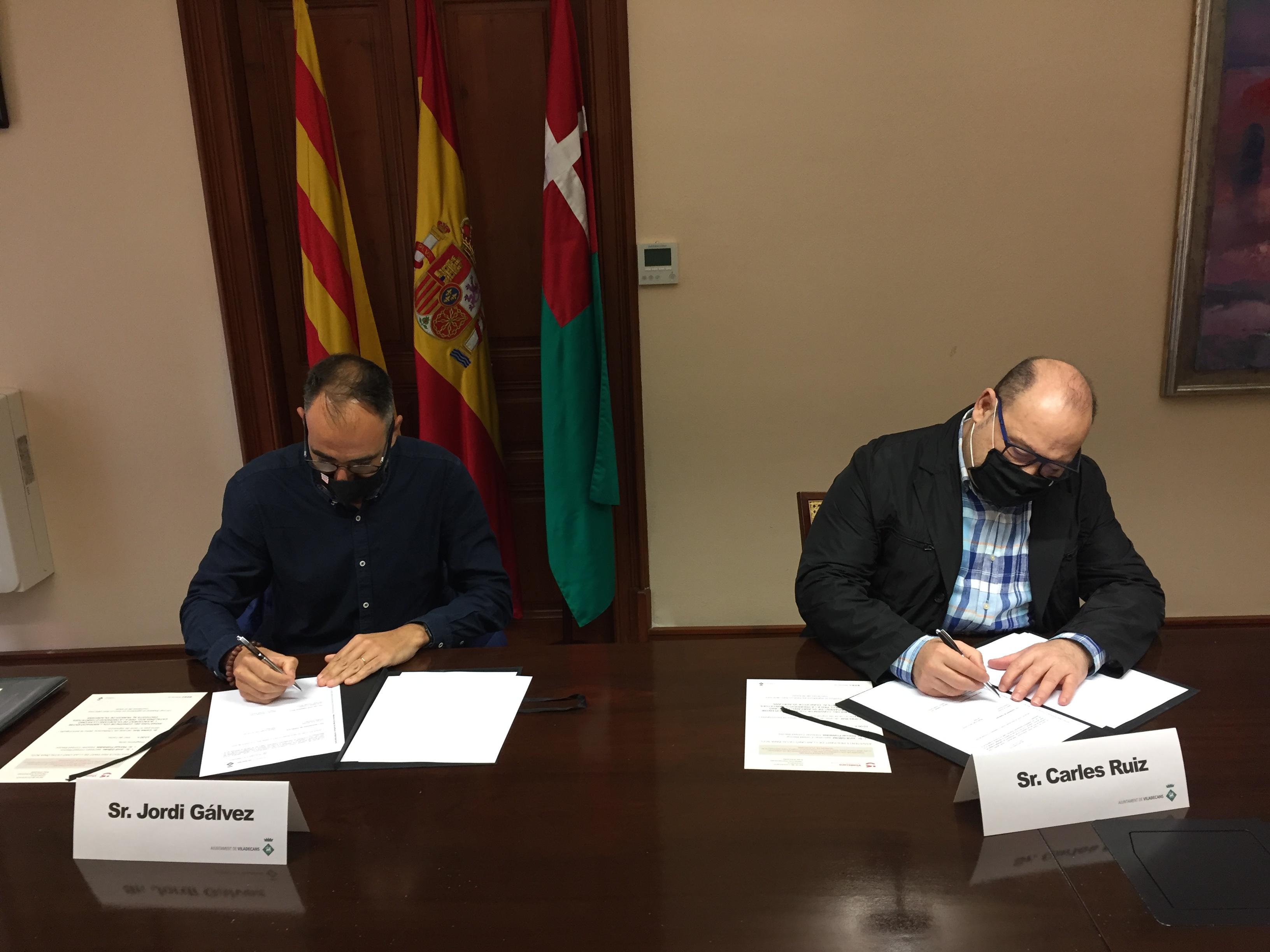 FIRMA DEL CONVENIO DE COLABORACIN ENTRE EL AYUNTAMIENTO DE VILADECANS Y LLAR UNI CATALONIA SCCL